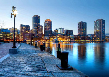 Een fotobehang van Boston Harbor, perfect voor een klassieke uitstraling in een kantoor.