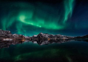 Een fotobehang van het magische noorderlicht, perfect voor het toevoegen van een spectaculaire uitstraling.