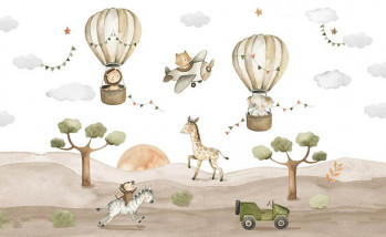 Fotobehang voor kinderen die van safari houden met een savanne en dieren; leeuw en olifant in een luchtballon tussen wolken en slingers, met zebra, aap en giraffe op de savanne bij zonsondergang.