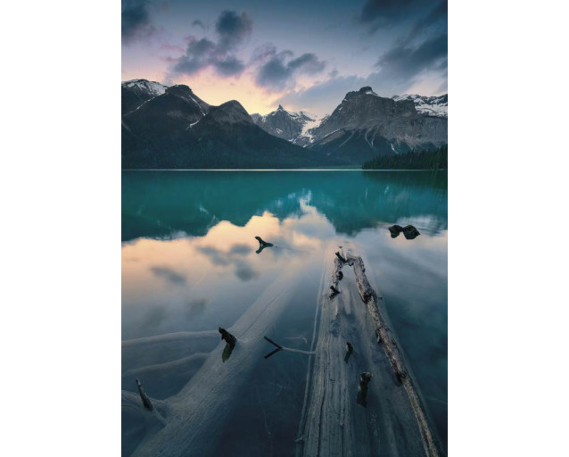 Fotobehang Emerald Lake - 200 x 280 cm