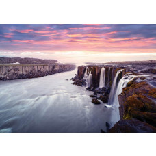 Behang met waterval en zonsondergang, prachtig natuuruitzicht.