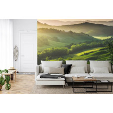 Een fotobehang met een panoramisch berggebied met natuurlijke schoonheid, perfect voor een woonkamer.