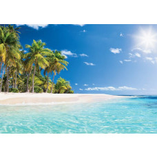 Caribisch strand met helderblauwe zee en een zonovergoten horizon, fotobehang dat een exotisch vakantiegevoel uitstraalt.