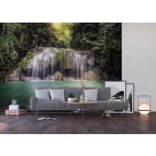 Een fotobehang van de Erawan waterval in Thailand, Kanchanaburi in een woonkamer.