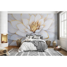 Fotobehang in een slaapkamer met een grote witte bloem en luxe gouden details.