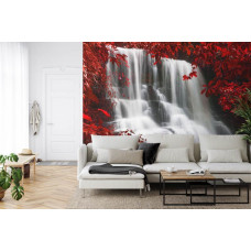 Een betoverend fotobehang met een waterval en bos in herfstkleuren, ideaal voor een woonkamer.