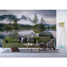 Een fotobehang van Hintersee Ramsau meer in een woonkamer met vliesbehang.