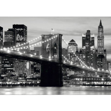 Een zwart-wit fotobehang van de iconische Brooklyn Bridge in New York stad.