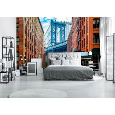 Een fotobehang van de Manhattan Bridge in Brooklyn, geschikt voor een slaapkamer.