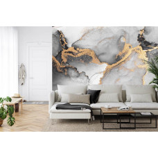 Een fotobehang met abstract wit marmer met grijs en goud accenten in een woonkamer.