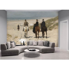 Een stijlvolle woonkamer met een fotobehang met een schilderij van Anton Mauve, Morgenrit langs het Strand, waarop ruiters te paard richting het strand rijden.