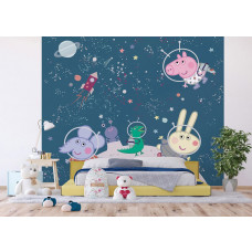 Peppa Pig haar vriendjes, inclusief George, in ruimtepakken zwevend tussen sterren en planeten in een kleurrijk fotobehang in de kinderkamer.