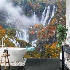 Een prachtig fotobehang van de Plitvicemeren met watervallen en natuurlijke pracht, perfect voor een badkamer.