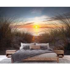 Een strand-fotobehang met een rustgevende zonsondergang, perfect voor een slaapkamer.